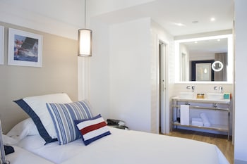 Junior Suite, Balcony (VIP Lounge Included)
