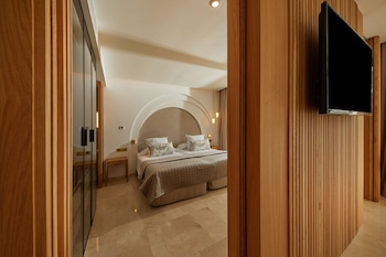Suite Son Caliu Partial Sea View (VIP Lounge Included)