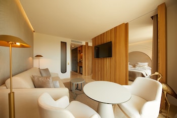 Suite Son Caliu Partial Sea View (VIP Lounge Included)