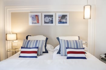 Junior Suite, Balcony (VIP Lounge Included)