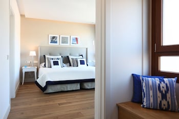 Suite, Balcony, Sea View (VIP Lounge Included)