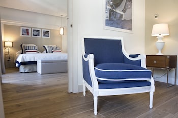 Junior Suite, Balcony (VIP Lounge Included)