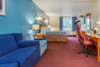 Suite, 1 King Bed with Sofa bed, Accessible, Non Smoking