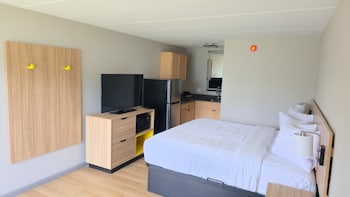 Standard Room, 1 King Bed