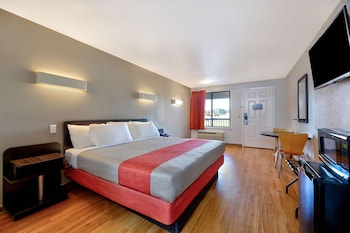 Standard Suite, 1 King Bed, Smoking