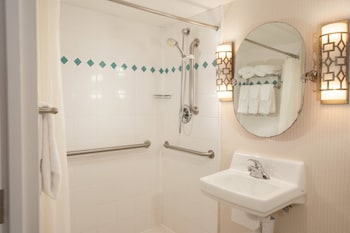 Room, 2 Queen Beds (Mobility/Hearing Access, Roll-In Shwr)