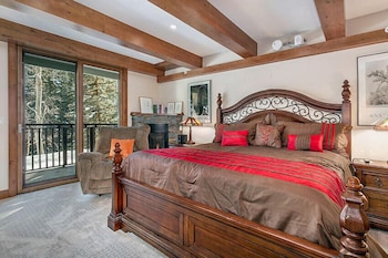 Room, 3 Bedrooms, 2 Bathrooms (Platinum)