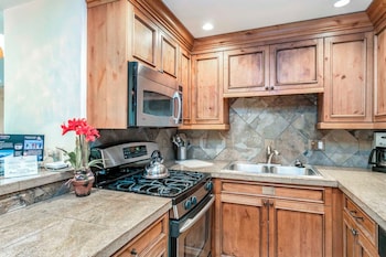 Room, 3 Bedrooms, 2 Bathrooms (Platinum)
