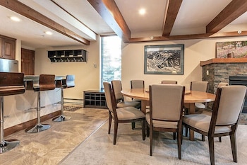 Room, 3 Bedrooms, 2 Bathrooms (Platinum)