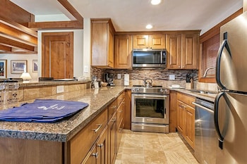 Room, 3 Bedrooms, 2 Bathrooms (Platinum)