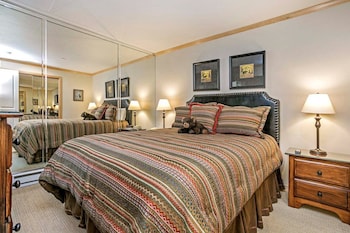 Room, 2 Bedrooms, 2 Bathrooms (Platinum 900 Square Feet)