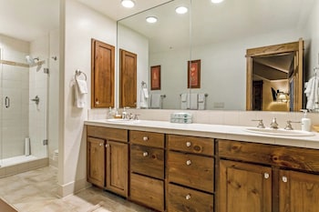 Room, 3 Bedrooms (Platinum, 3 Bathrooms)