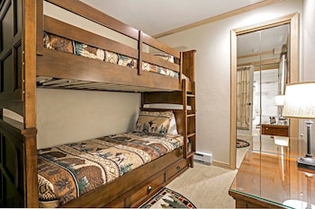 Room, 2 Bedrooms, 2 Bathrooms (Platinum 900 Square Feet)