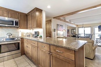 Condo (Platinum Studio)