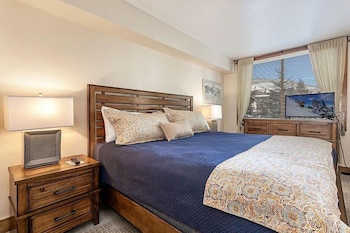 Room, 2 Bedrooms, 2 Bathrooms (Platinum 900 Square Feet)