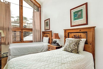 Room, 4 Bedrooms (Platinum, 4 Bathrooms)
