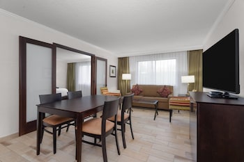 Suite, 1 Bedroom, Accessible, Non Smoking (Mobility, Roll-in Shower)