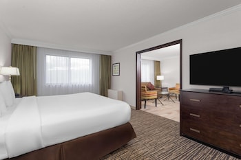Suite, 1 Bedroom, Accessible, Non Smoking (Mobility, Roll-in Shower)