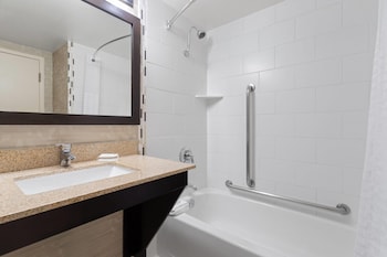 Room, 1 Queen Bed, Accessible, Non Smoking (Mobility, Tub w/ Grab Bars)