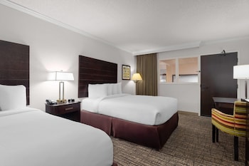 Room, 2 Queen Beds, Non Smoking, Pool View (Interior Terrace)