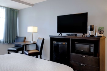 Standard Room, 1 Queen Bed