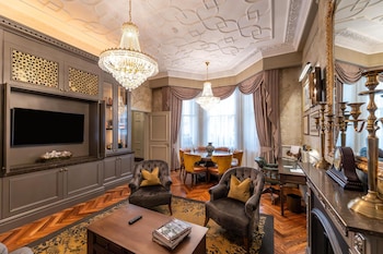 The Queen's Gate Suite