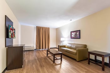 Suite, 1 King Bed (Smoke Free)