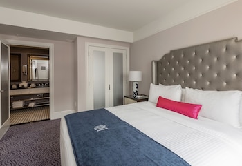 Premier Room, 1 King Bed