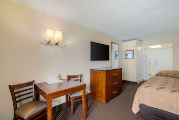 Room, 2 Queen Beds, Non Smoking (Efficiency)