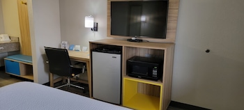 Standard Room, 1 Queen Bed