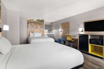 Room, 2 Queen Beds, Non Smoking (Efficiency)
