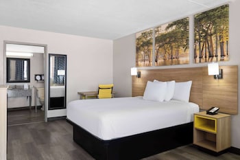 Standard Room, 1 Queen Bed, Accessible