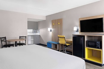 Efficiency, Room, 1 King Bed, Non Smoking, Kitchenette