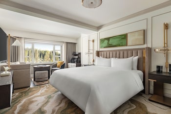 Deluxe Room, 1 King Bed, Roll-in Shower