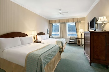 Deluxe Room, 2 Queen Beds, Lake View