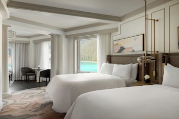 Junior Suite, 2 Queen Beds, Lake View