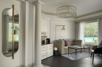 Junior Suite, 2 Queen Beds, Lake View