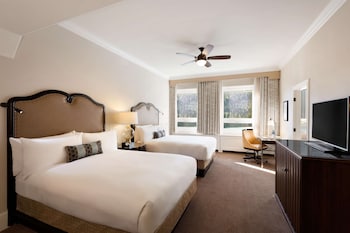 Deluxe Room, 2 Queen Beds, Lake View