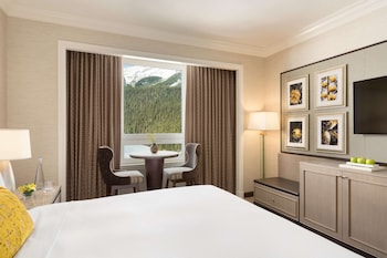 Fairmont Gold, Room, 1 King Bed, Lake View