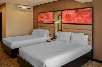 Room, 2 Double Beds, City View