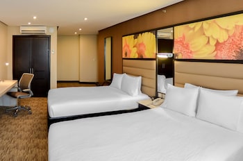 Room, 2 Queen Beds, City View