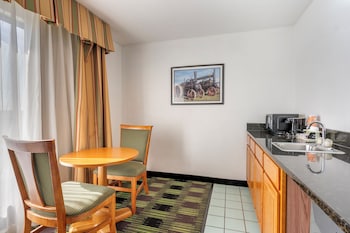 Suite, 1 King Bed, Non Smoking