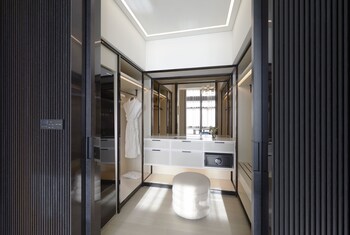 Suite (Ambassador)