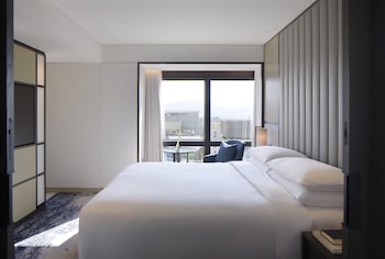 Junior Suite, 1 King Bed