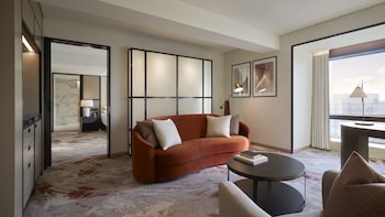Suite, Corner