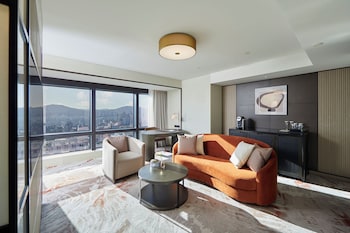 Suite (Prestige)