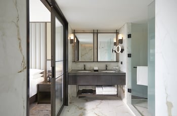 Junior Suite, 1 King Bed (High Floor)