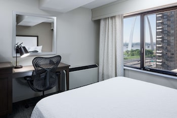 Room, 2 Queen Beds, Non Smoking (Arch View)