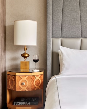Standard Room, 1 Queen Bed