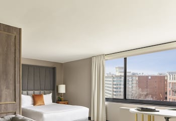 Studio, 1 King Bed, City View
